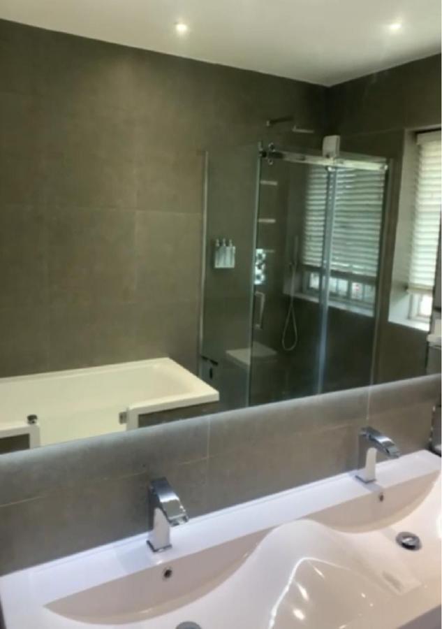 Wandsworth, South London Deluxe King Room 4 ภายนอก รูปภาพ